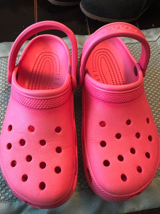 Pink Crocs Size 9 women’s - Picture 5 of 7